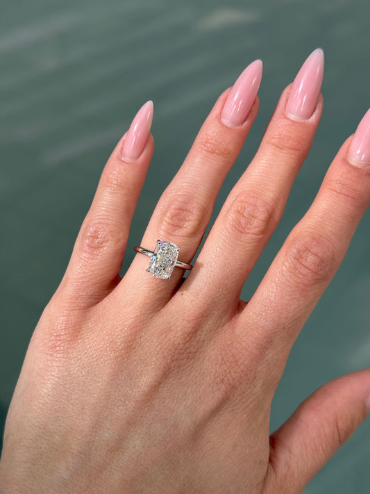 Solitaire Cushion Cut Diamond Engagement ring - 4.00 Ct